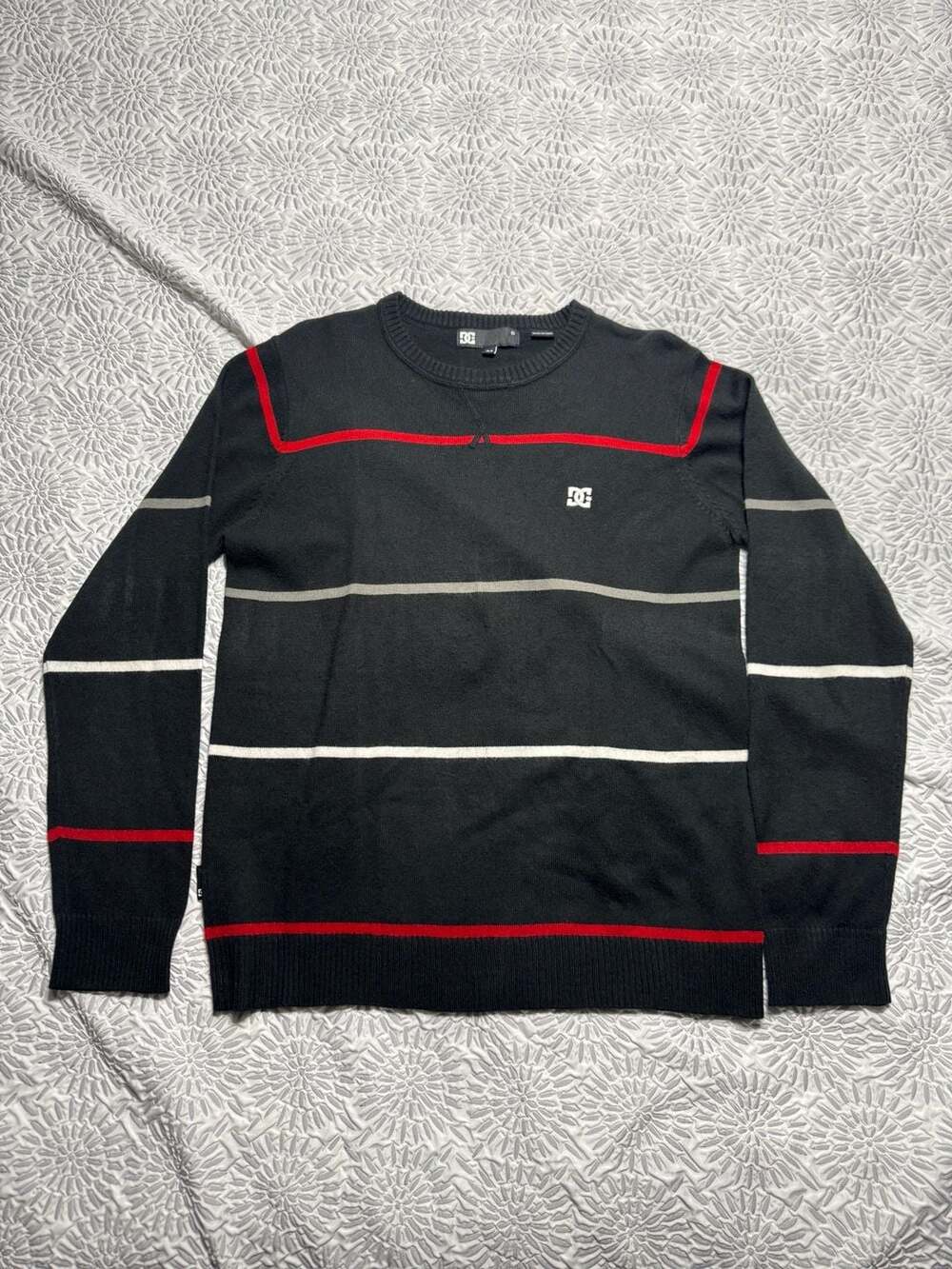 DC Shoes Men's M Black Crewneck Knit Sweater with Red Gray Stripes